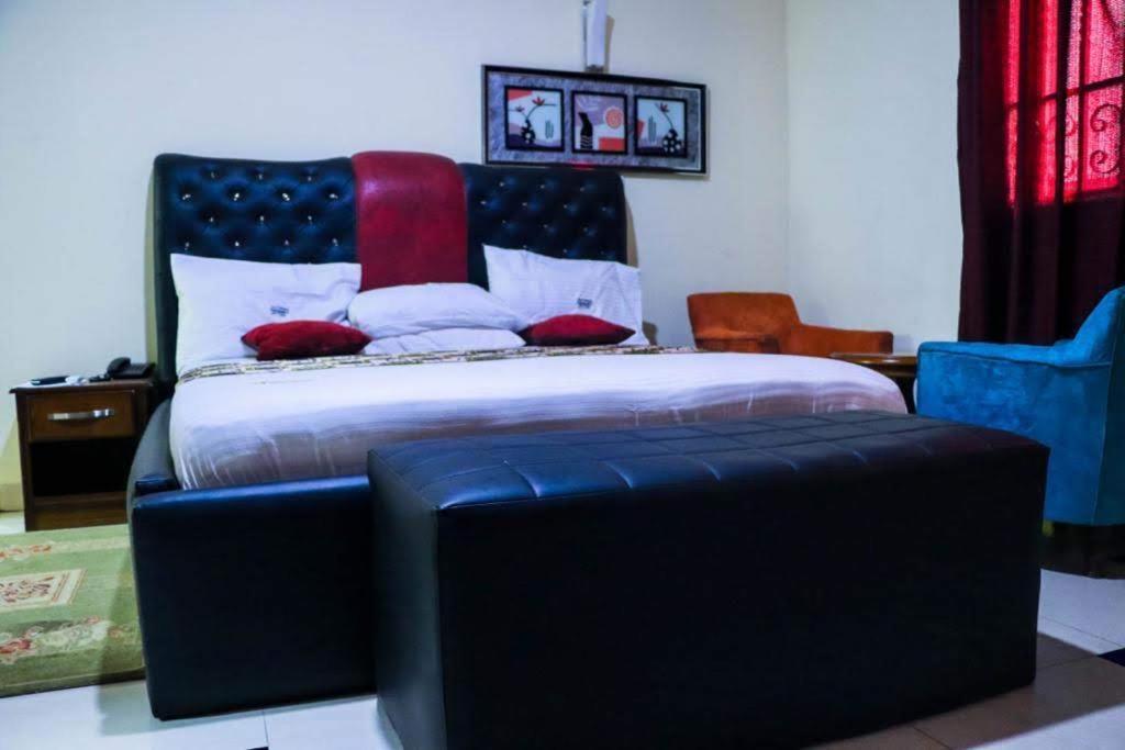 Dc Ambassadors Hotel Dawhwenya Exterior photo